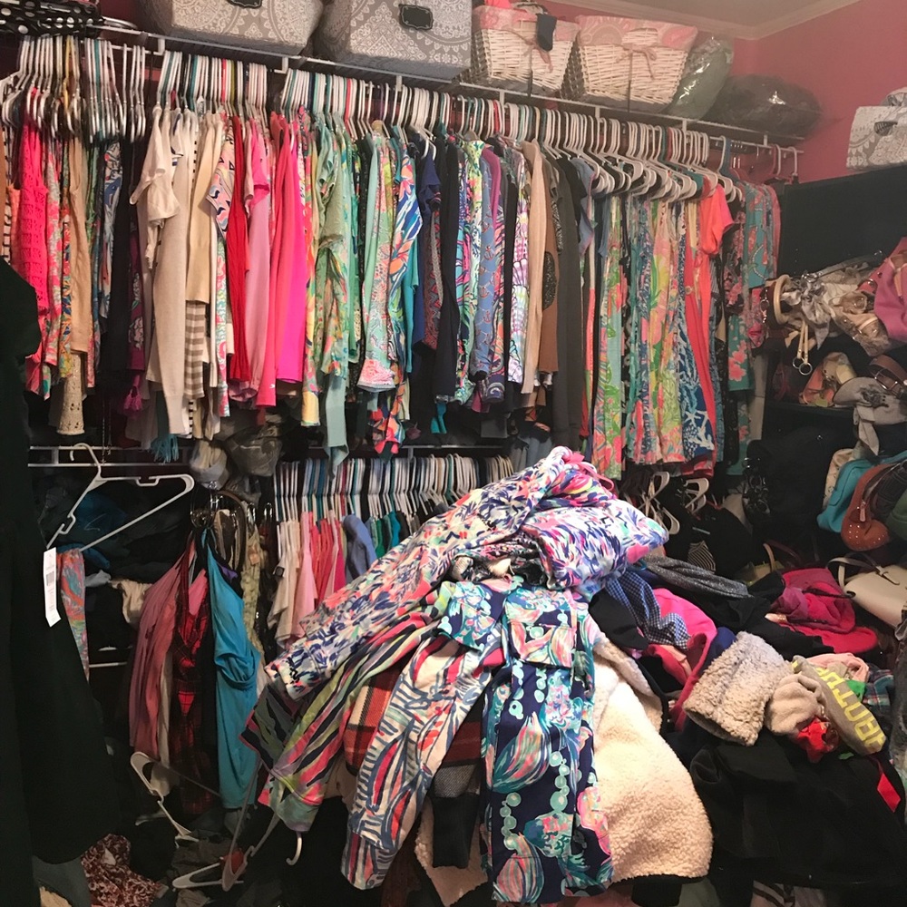 Hey y’all I need help cleaning out my closet!